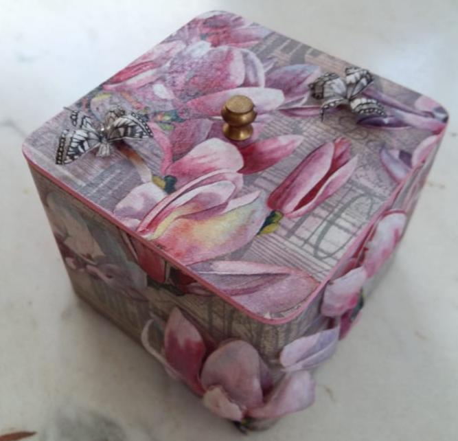 Sospeso (Volume Decoupage)